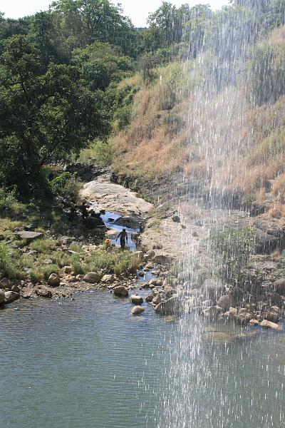 IMG_2303.JPG - И любой самый райский пейзаж украсит какой-нибудь местный перец, устроивший постирушки