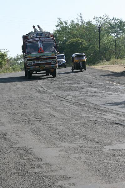 IMG_2362.JPG - У них там скоро выборы. Автобус входит в часть предвыборной кампании. Дальше будет виднее