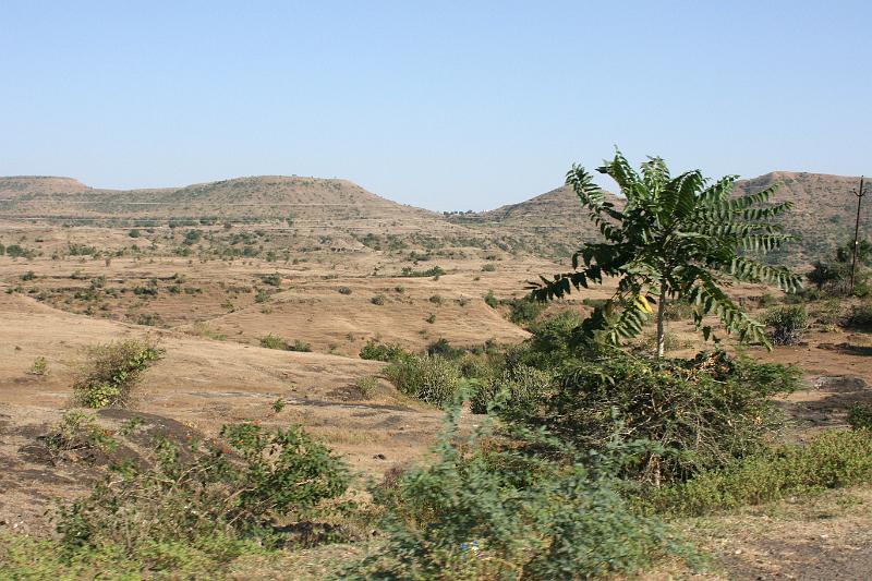 IMG_2379.JPG - Большая часть местности пустынная, напоминает каньоны