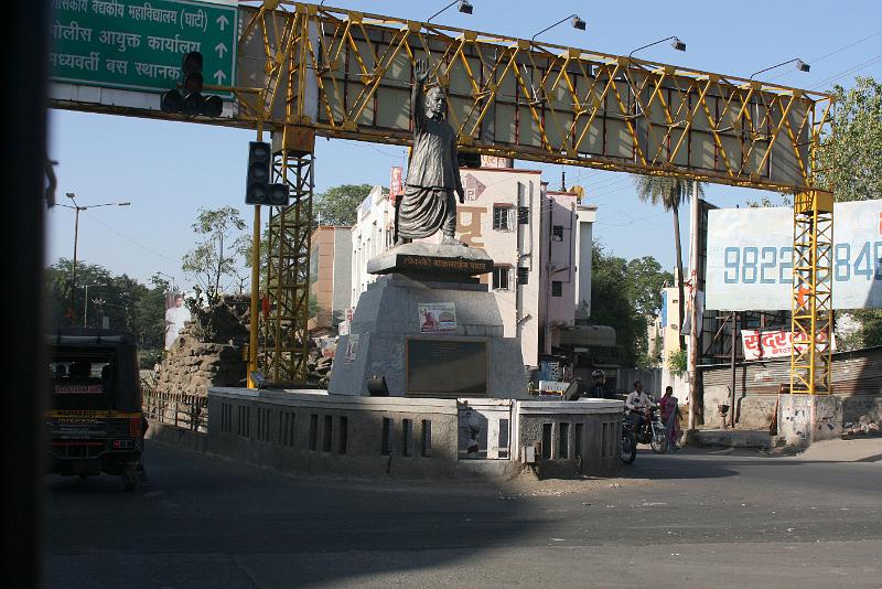 IMG_2392.JPG - Весь двухмиллионный городок-деревня наполнен стаутями