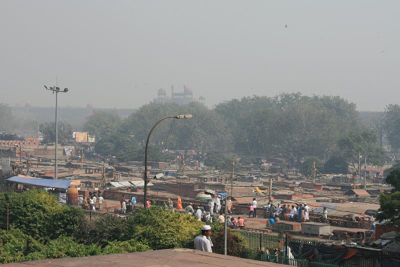 IMG_1115.JPG - Спальные районы расстилаются вокруг