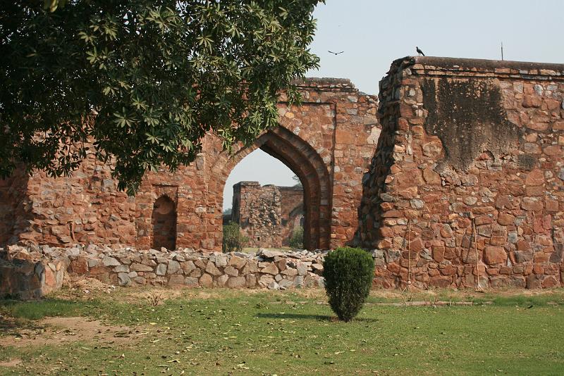 IMG_1144.JPG - Развалины 1700 гг. Названия не вспомню, потому что именно в этих местах за нами увязался нетрезвый тип, от которого мы улепетывали