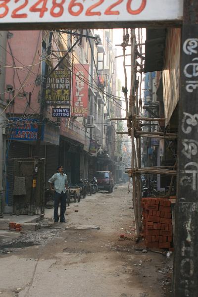 IMG_1276.JPG - Незабываемый всепропитывающий запах мочи. Именно поэтому окно нашего отеля никогда не открывалось нами