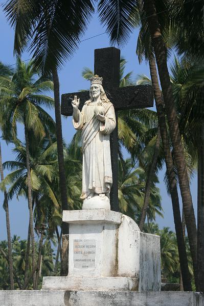 IMG_1018.JPG - И главное - очень мало людей вокруг. Можно в одиночестве побродить...