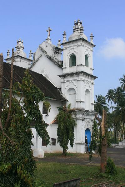 IMG_1022.JPG - В арке стоит не монах - всего лишь статуя