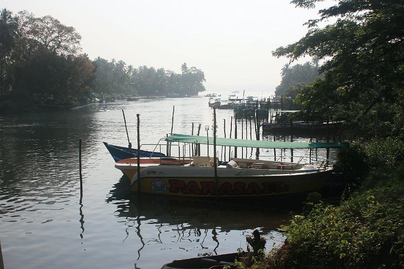 IMG_1039.JPG - Очень много рек, озер, заводей...