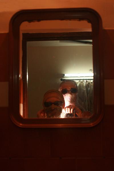 IMG_1069.JPG - Через день улетаем в Дели. Понимаем, что в коротких сарафанах там уже не походишь. И вообще лучше не светить свое европейское происхождение