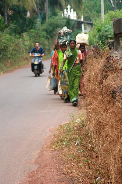 IMG_1308.JPG - Правильные люди сбиваются в правильные компании. Те, кто хотел, валялись на пляжах и курили до состояния бэээ и мээээ, а мы посвящали световой день путешествиям