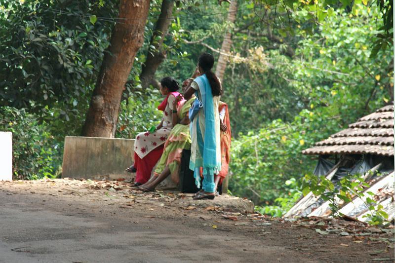 IMG_1310.JPG - Женщины безсловесно отказываются фотографироваться, и их реакция быстрее моего вскидывания фотоаппарата