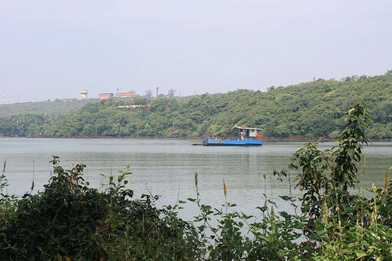 IMG_1356.JPG - Это паром, который первезет нас в другой штат, вместе с моциками конечно