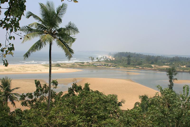 IMG_1461.JPG - Полсле форта мы поедем вон к тому дальнему пляжу