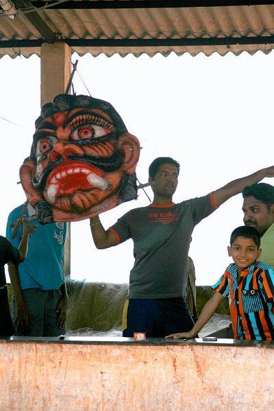 IMG_1546.JPG - Воооон в той деревне куклы гораздо больше и страшнее