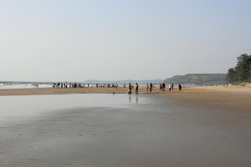 IMG_1576.JPG - Школьников вывезли для культурного досуга. Причем как в 3 минуты они толпой появились на пляже, так же потом в 3 минуты как будто их и не было