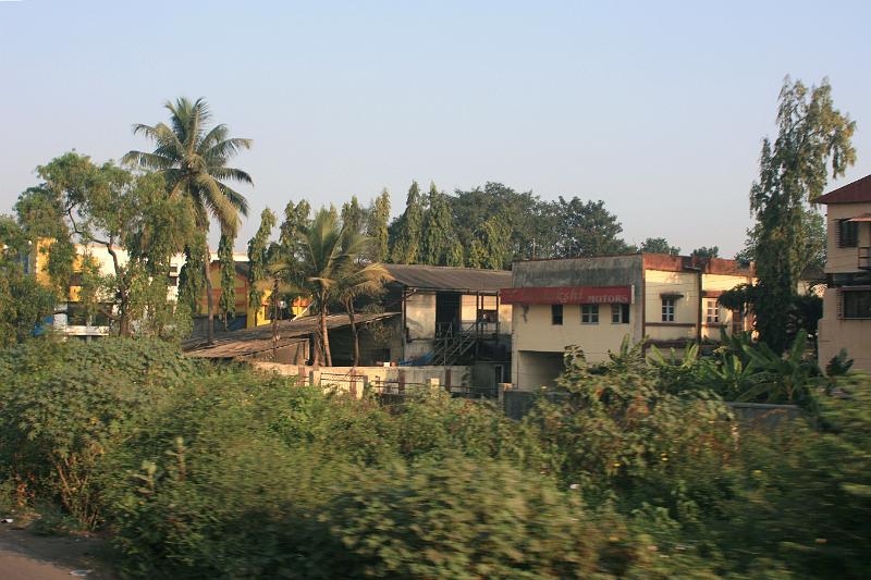 IMG_1687.JPG - Едем очень медленно. От Гоа до Мумбая не больше 600 км, но путь занял у нас уже 12 часов