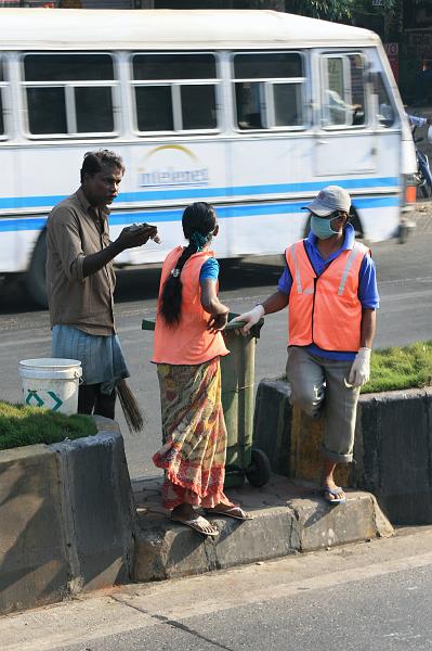 IMG_1735.JPG - Вообщем-то и убираются много, но сорят видимо еще больше